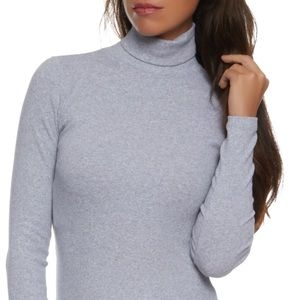 Cropped turtleneck in gray
